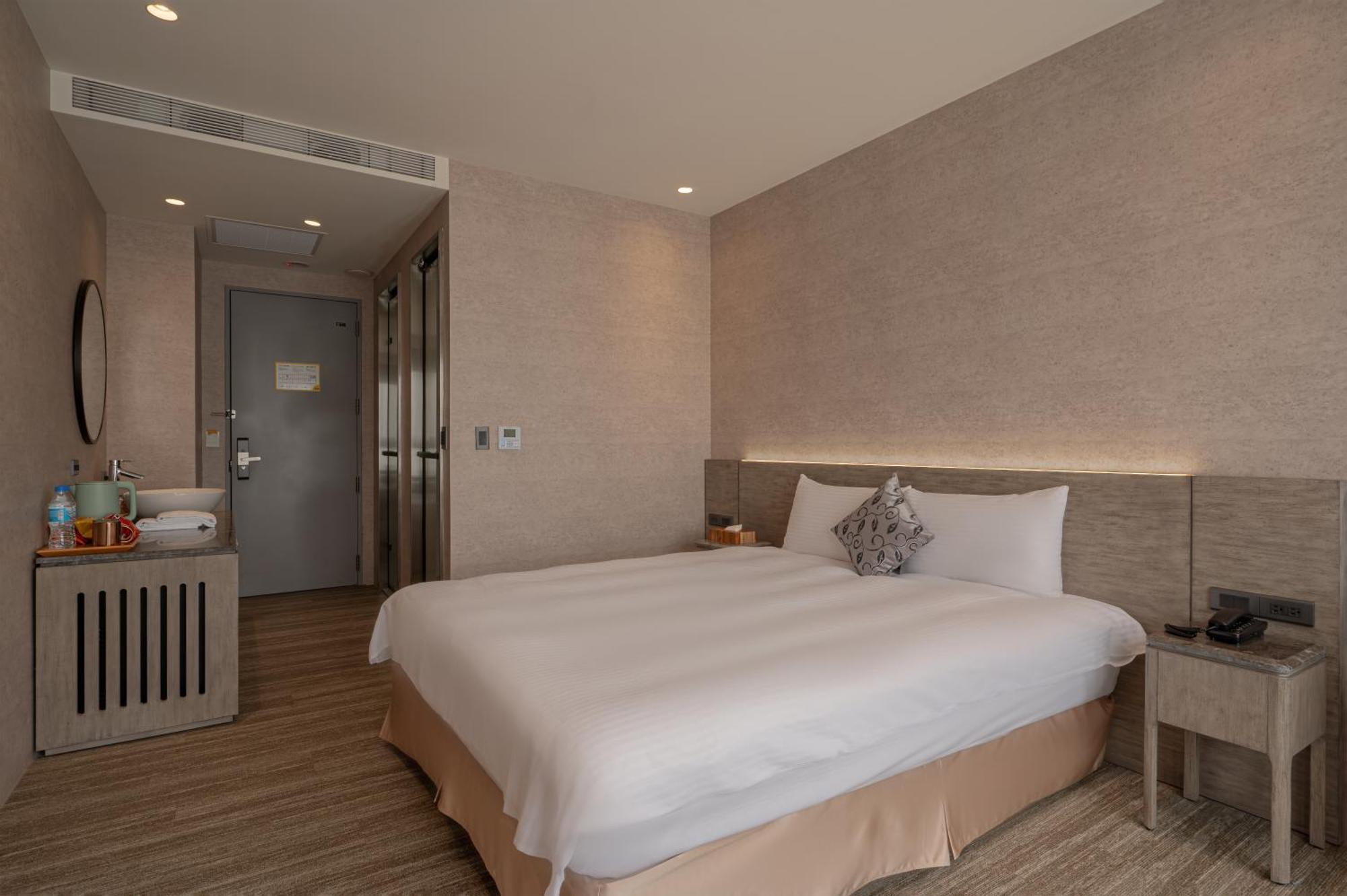 In Joy Hotel Taichung Extérieur photo